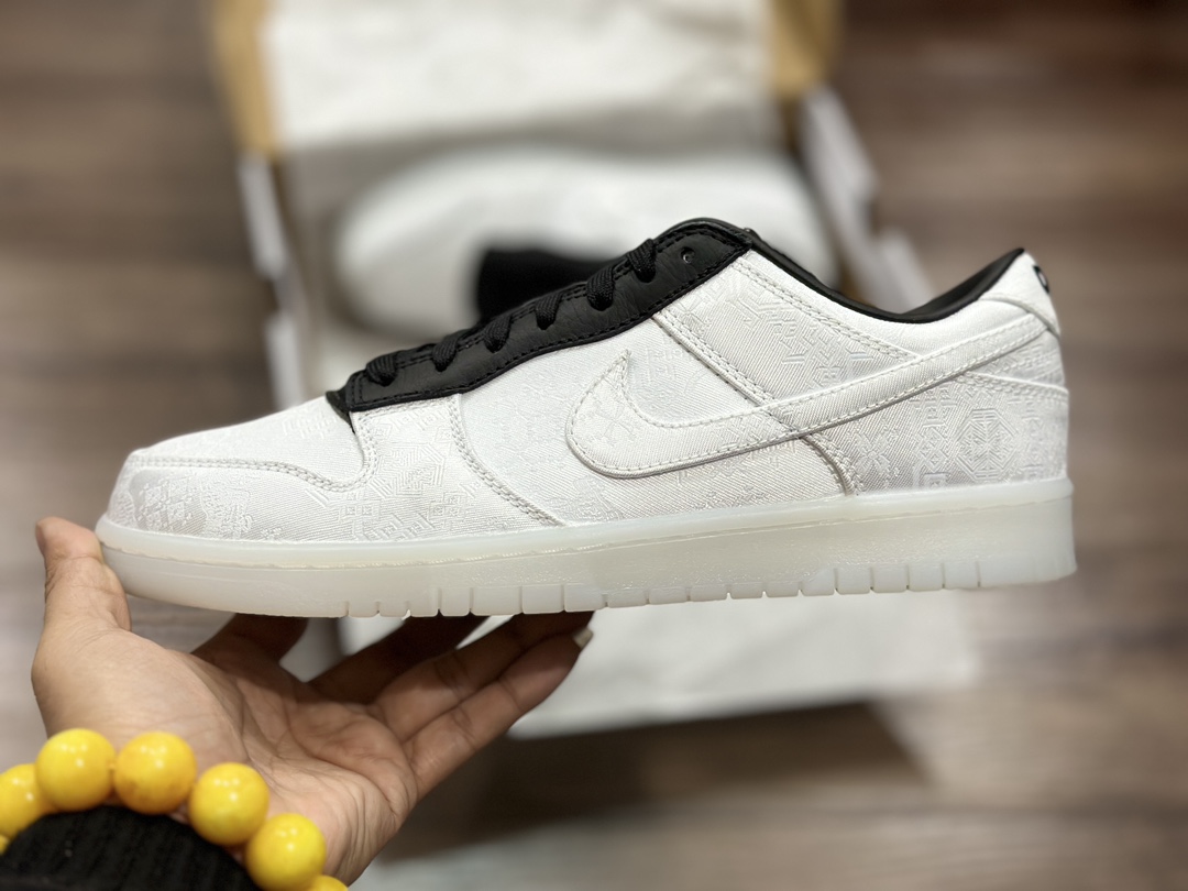 300 NIKE SB Dunk Low 白丝绸 低帮休闲运动鞋 FN0315-110