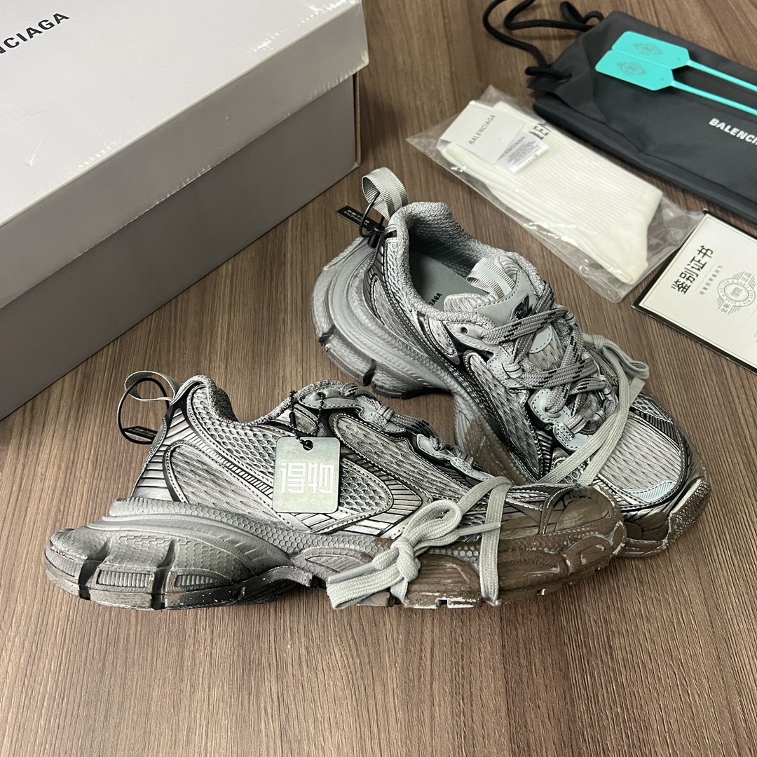 Balenciaga Balenciaga Phantom Sneaker 巴黎世家全新做旧十代灰色做旧潮流跑鞋 在延续 Track Trainer 户外轮廓和复杂鞋面结构的同时