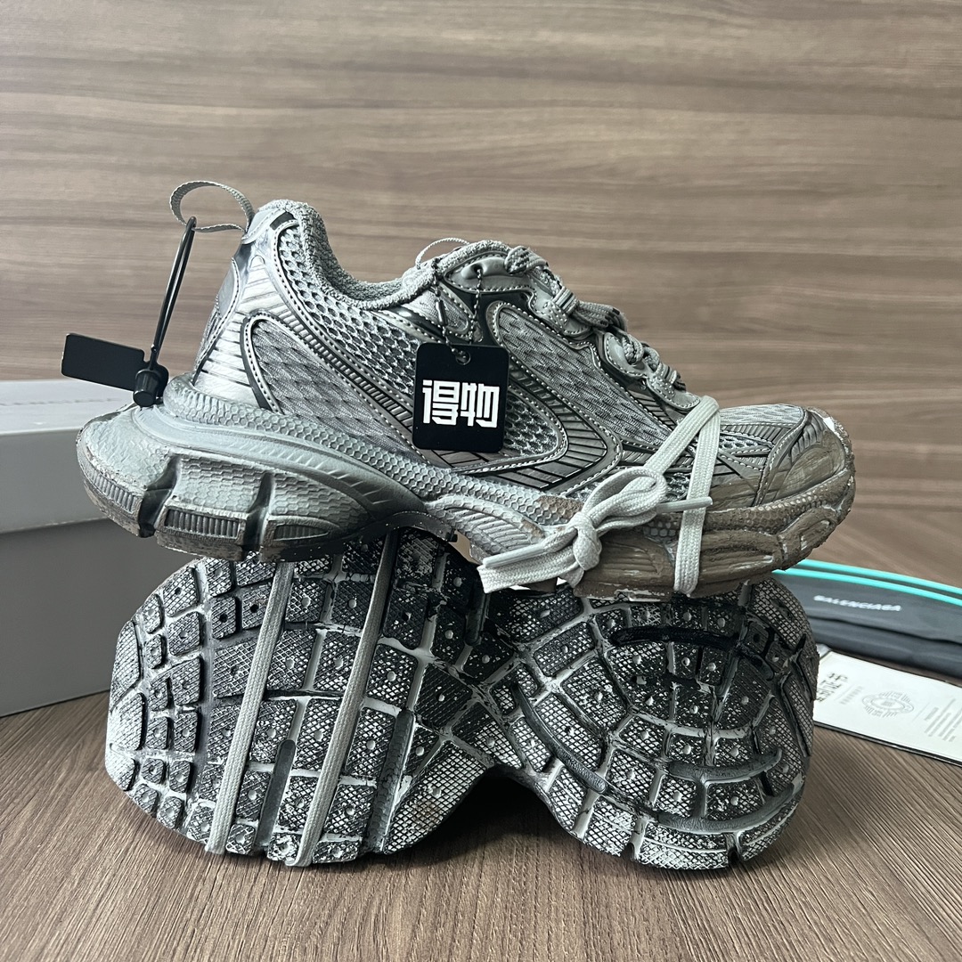 Balenciaga Balenciaga Phantom Sneaker 巴黎世家全新做旧十代灰色做旧潮流跑鞋 在延续 Track Trainer 户外轮廓和复杂鞋面结构的同时