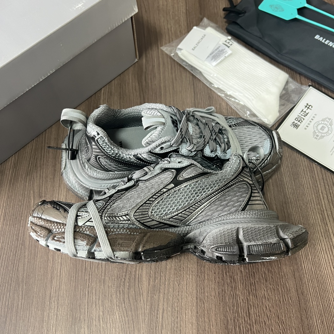 Balenciaga Balenciaga Phantom Sneaker 巴黎世家全新做旧十代灰色做旧潮流跑鞋 在延续 Track Trainer 户外轮廓和复杂鞋面结构的同时
