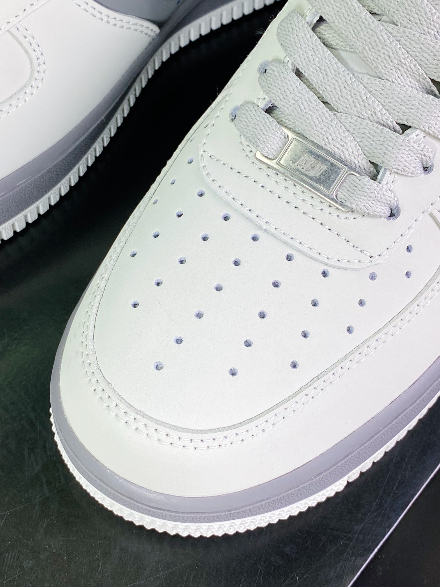 240  Air Force 1 '07 Low QS”Grey/Dark Grey Mini Swoosh”空军一号DB3301-033