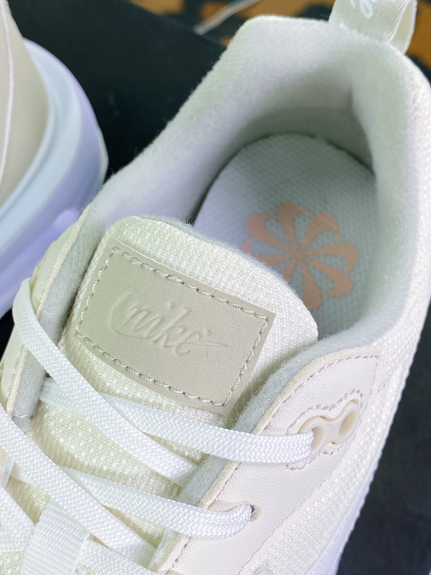 220 Air Max Dawn”Phantom Light Bone”黎明系列低帮气垫“奶油白骨白杏灰”DM8261-001