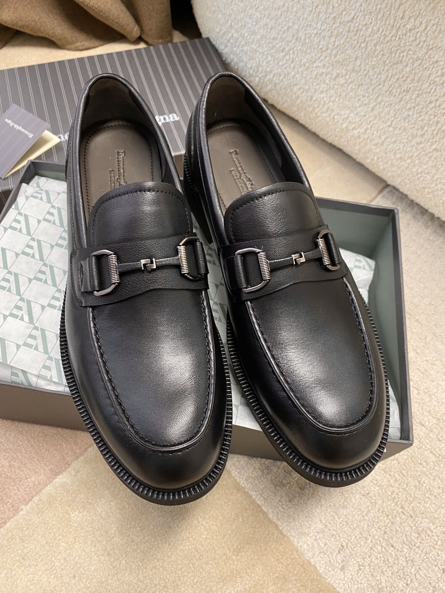 NO:273063,——— Classic black, no matter what shoes are easy to wear, the most important thing is that they are easy to wear. Zenia's men's shoes series has always occupied the mainstream market for high-end men's shoes. Take today's model as a classic series!  , zegna19860909——— 经典黑,无论什么鞋子好穿穿着舒服才是最重要的,杰尼亚的男鞋系列一直都占据着高端男鞋的主流市场,就拿今天这款来说绝对可以称之为经典系列！,,zegna,Men's shoes