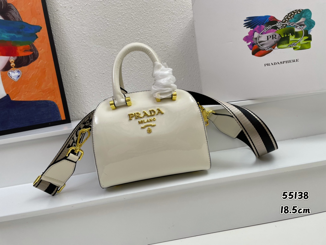 420 新品小可爱枕头包头层牛皮压漆普拉达《PRADA》 采用进口牛皮制做