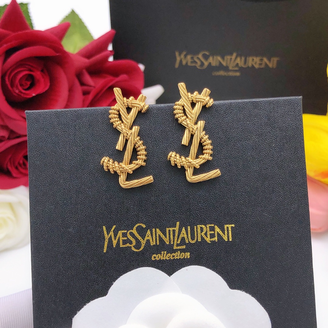 NO:111743,50 number YED0008 gold 50 number YED0007 silver Saint Laurent earrings twist twist design gold silver, jewelry boutique, saint laurent1986090950编号YED0008金色 50编号YED0007银色 圣罗兰耳钉扭麻花设计金色银色,饰品精品,saint laurent,Jewelry