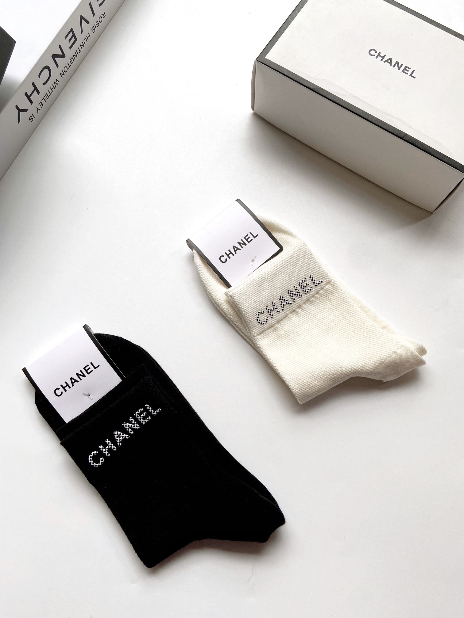 配包装一盒2双Chanel香奈儿经典