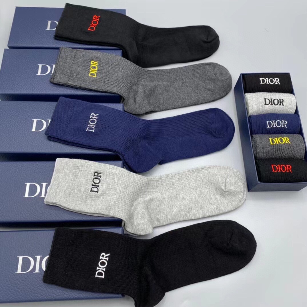 Dior迪奥️D家新品中筒袜子️配送