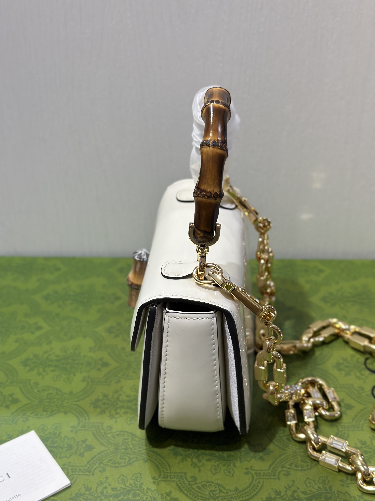 So beautiful. Gucci new model counter quality, top original leather, original hardware, real photos, official 724641 white patent cowhide/size: W