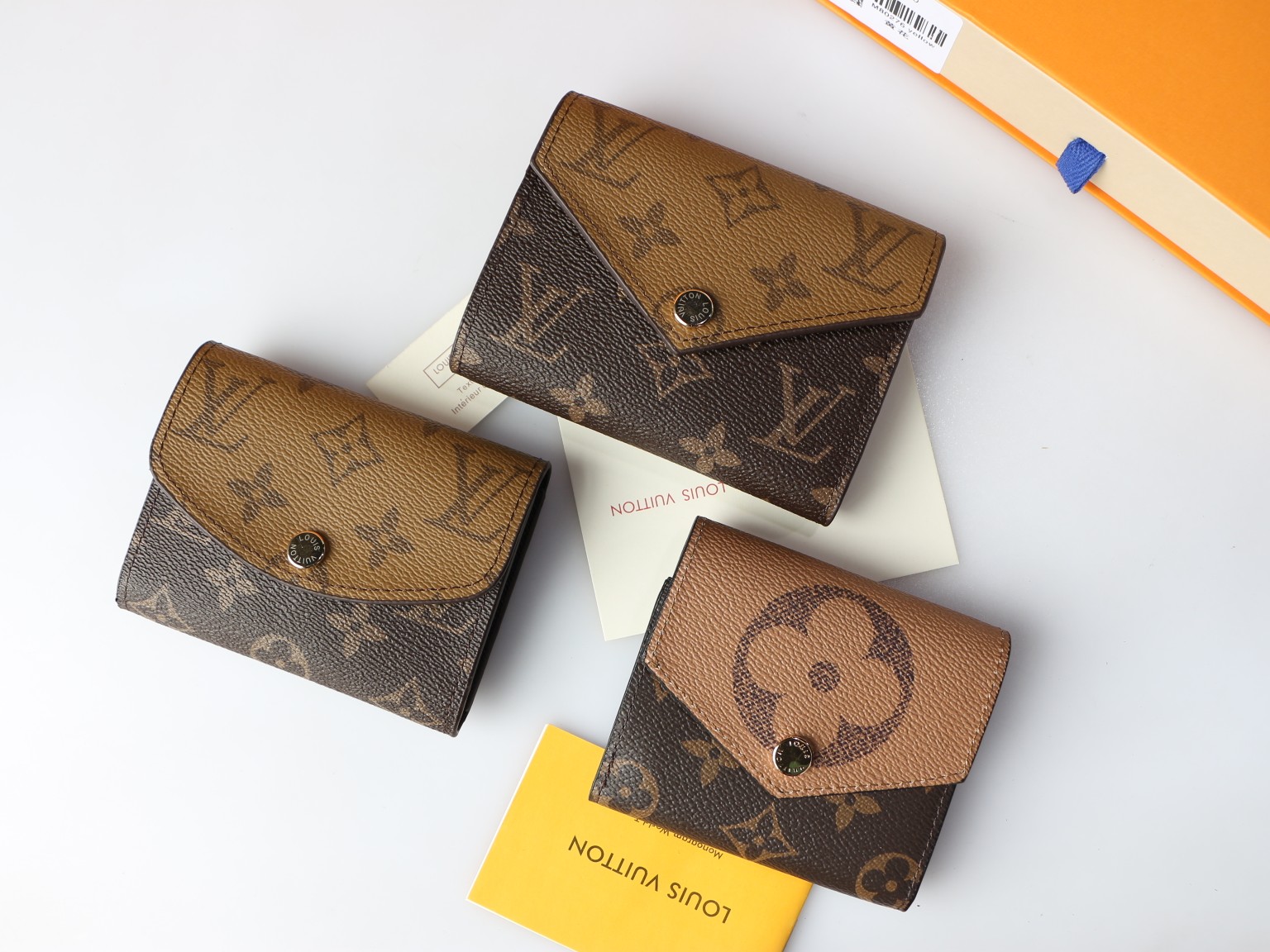 Rosalie card holder, with accessories