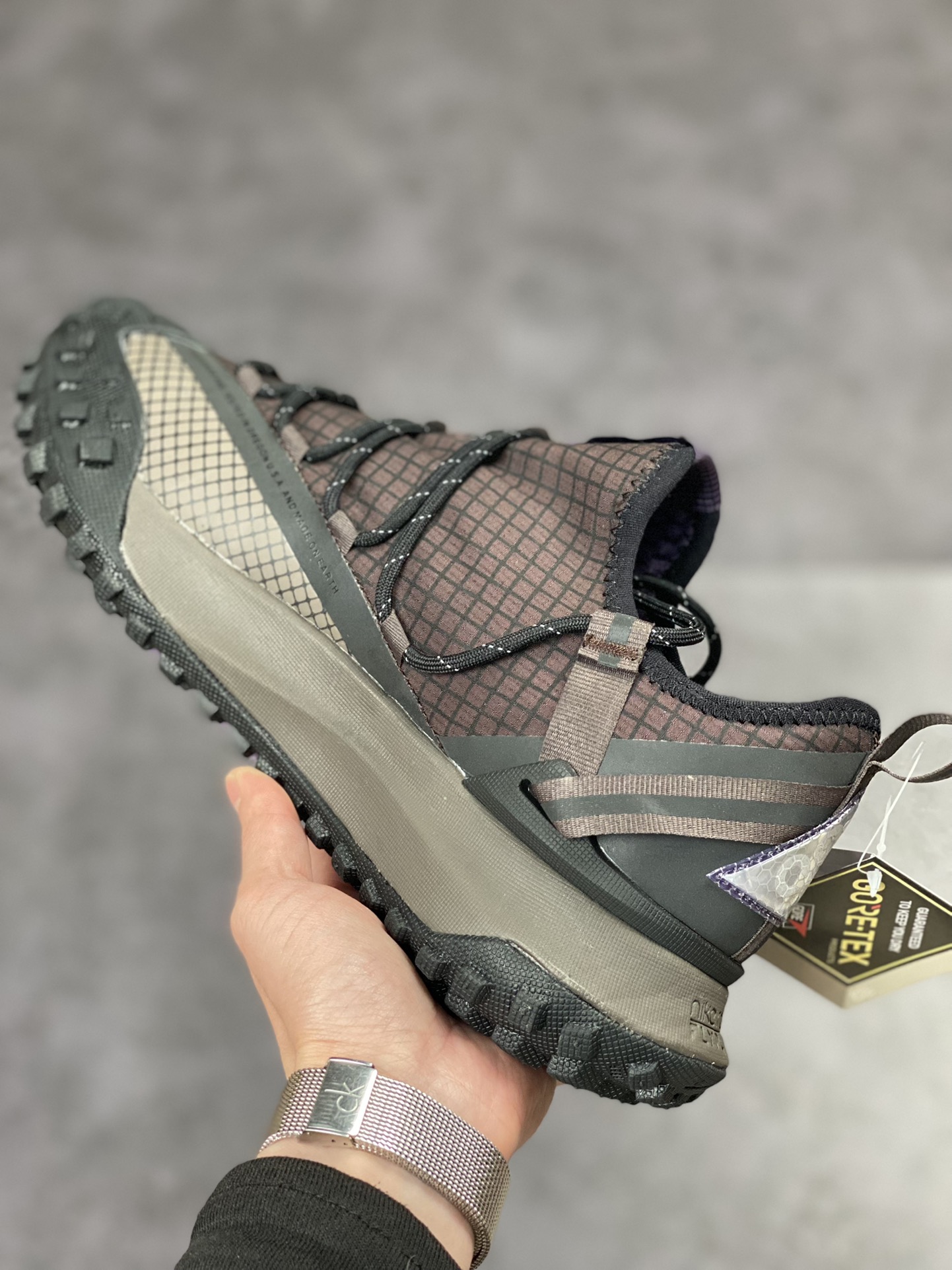 210 Nike ACG Mountain Fly Low GORE-TEX 户外登山运动鞋/黑棕炭灰紫DC9045-200