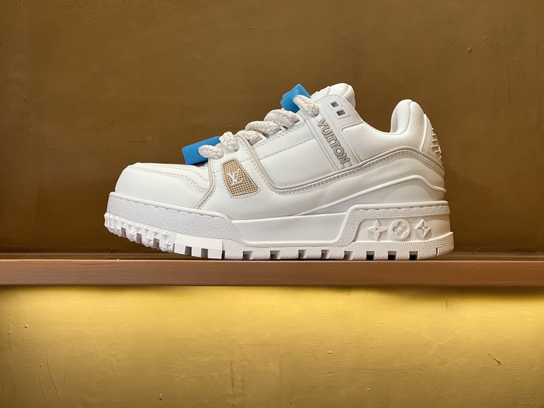 NO:225280,Focus on good quality - top-level production - L* Trainer Paris catwalk style ◆Couple bread shoes Original precision CP, palace-level shipment Finally ~ debugging is completed and officially released!  Couple style!  The combination of different letters brings back the fun of childhood. The slightly bloated and cute shoe shape is very fashionable. The fabric is cowhide, imported high-density mesh fabric inside, and the original private model TPU large sole!  Each needle and one thread are finely crafted!  Size Women 35-39 (40 custom size) Men 39-45 (45 custom size) Price Original time-consuming packaging, casual shoes/sports shoes, sneakers, cowhide19860909专注好品质——顶级出品 ———L* Trainer 巴黎走秀款◆情侣款面包鞋 原版精准CP,殿堂级出货  终于～调试完毕,正式出炉！情侣款！不同字母搭配,重拾玩味十足的童年乐趣,略显臃肿带点萌状的鞋型很是时尚  面料牛皮,内里进口高密度网布,原版私模TPU大底！一针一线做工精细到位！ Size 女35-39（40定制码） 男39-45（45定制码） Price 原版抽空包装,休闲鞋/运动鞋,sneakers,cowhide,Women's Shoes