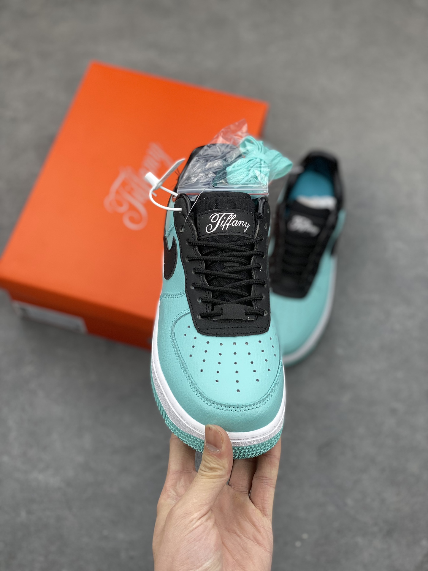 Nike Air Force 1 '07 Tiffany&Co. Low-Top Sneakers - DZ1837-100 3 i1680372851 1215 1