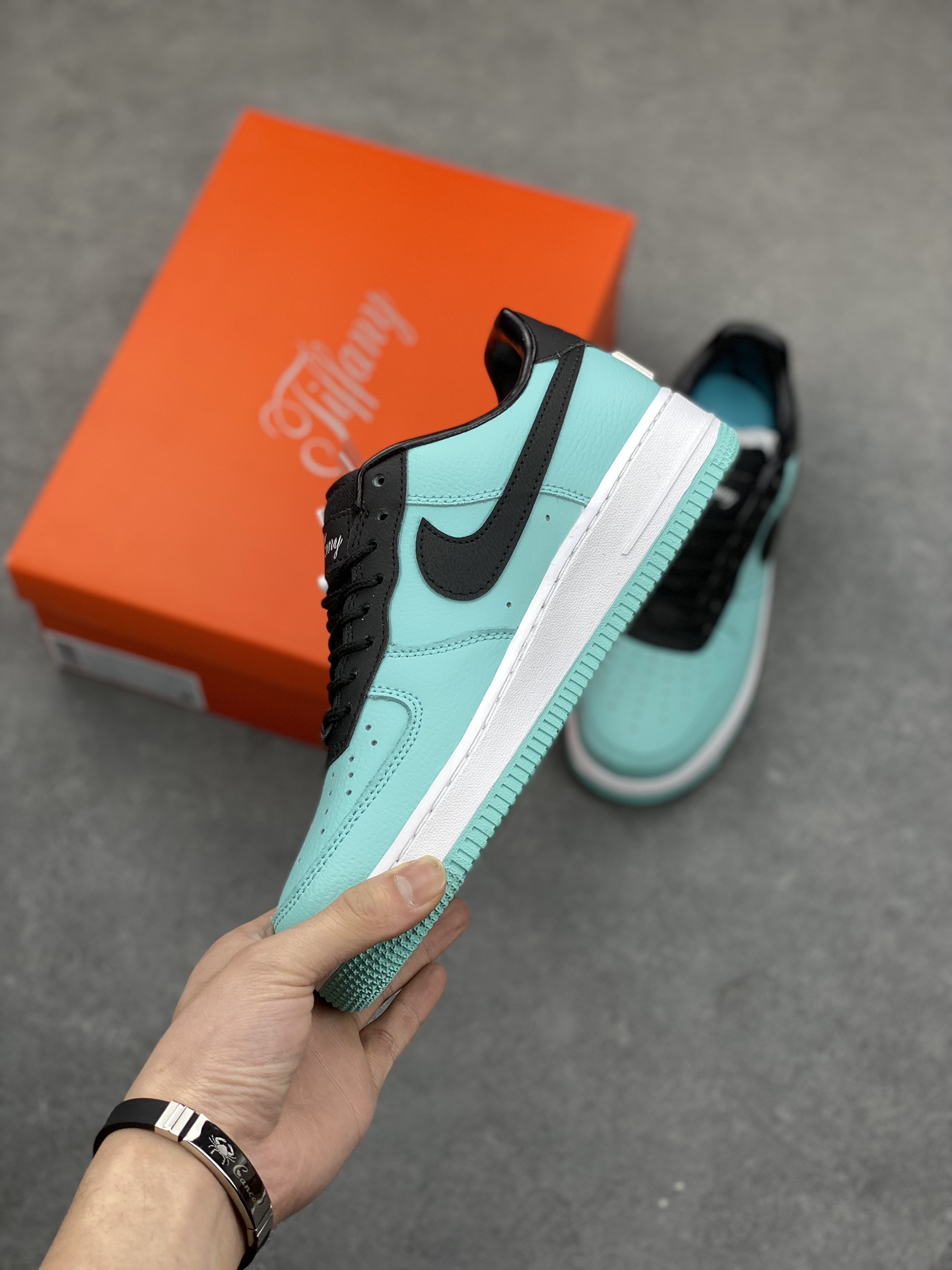 Nike Air Force 1 '07 Tiffany&Co. Low-Top Sneakers - DZ1837-100 4 i1680372851 3208 2