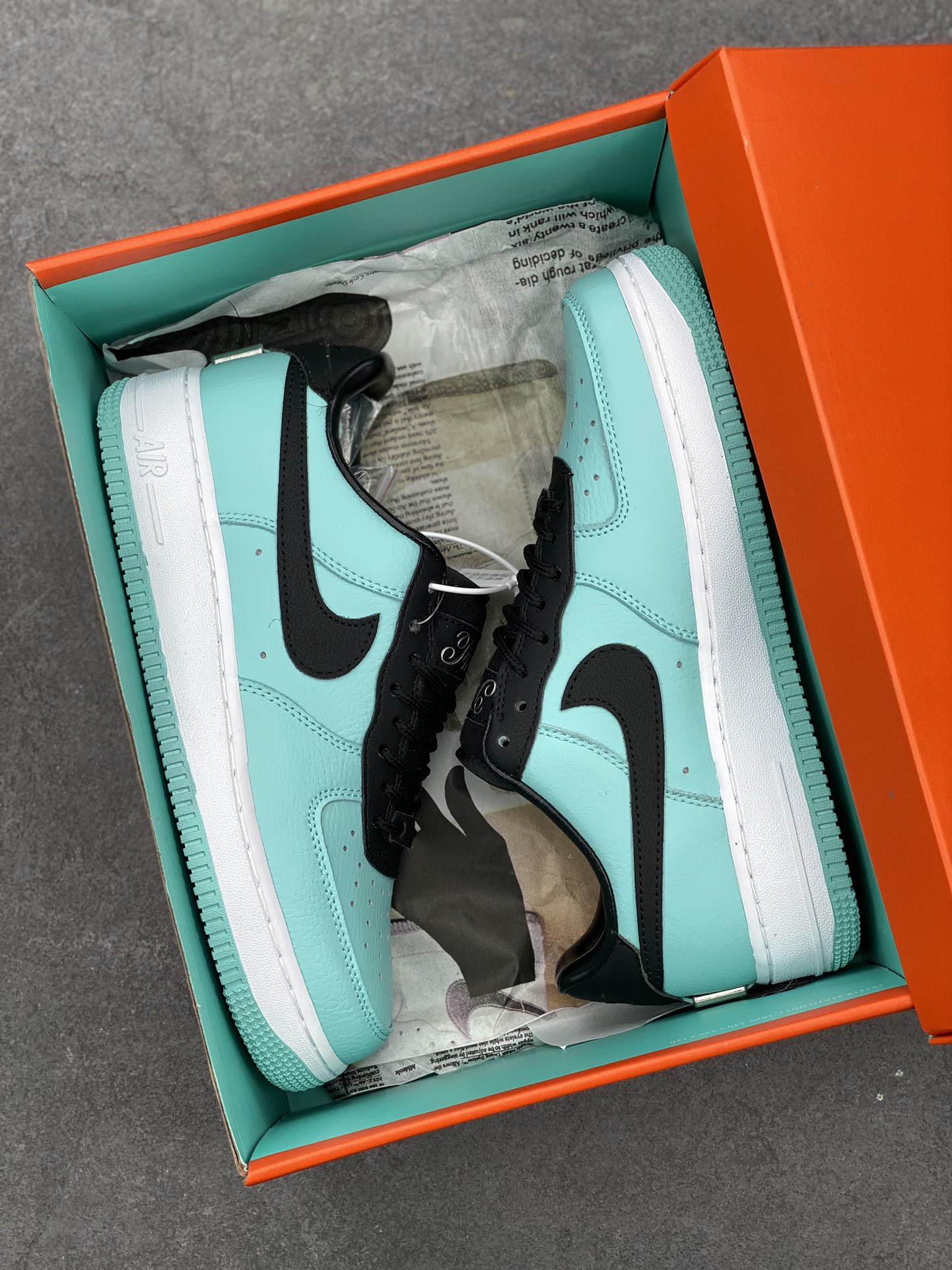 Nike Air Force 1 '07 Tiffany&Co. Low-Top Sneakers - DZ1837-100 9 i1680372851 7341 7