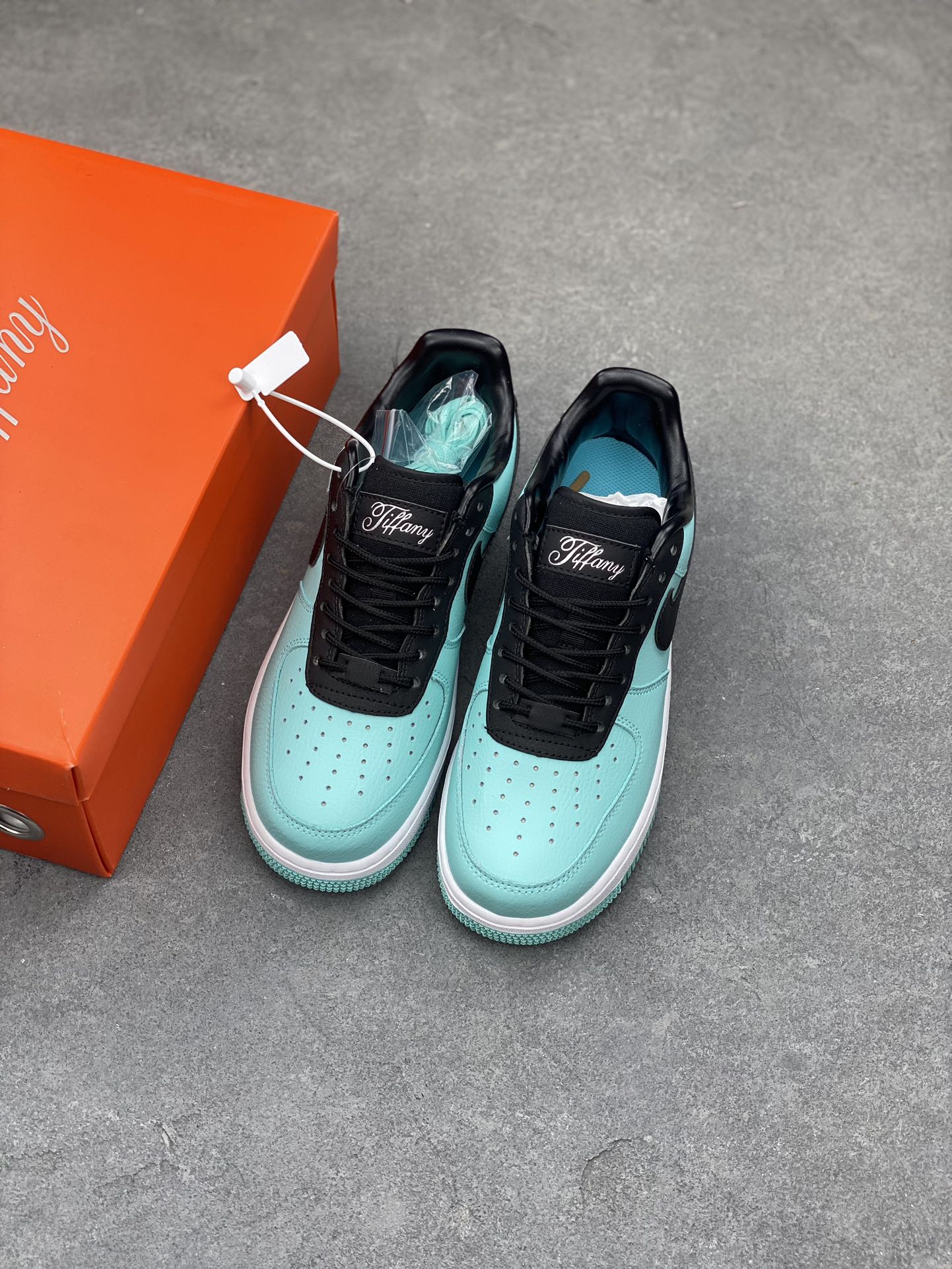 Nike Air Force 1 '07 Tiffany&Co. Low-Top Sneakers - DZ1837-100 8 i1680372851 8299 6
