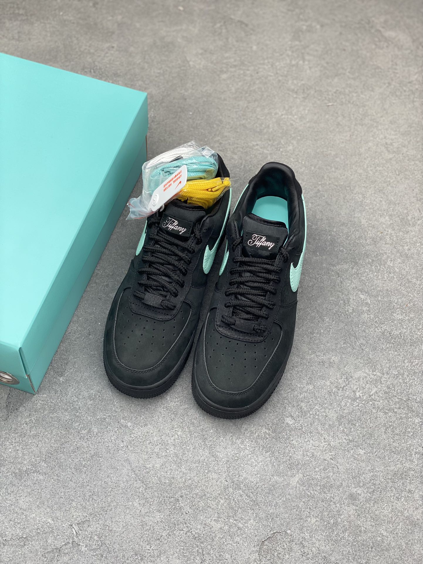Tiffany & Co. x Nike Air Force 1 Low '1837' Black Green Sneakers 9 i1680372953 3021 7