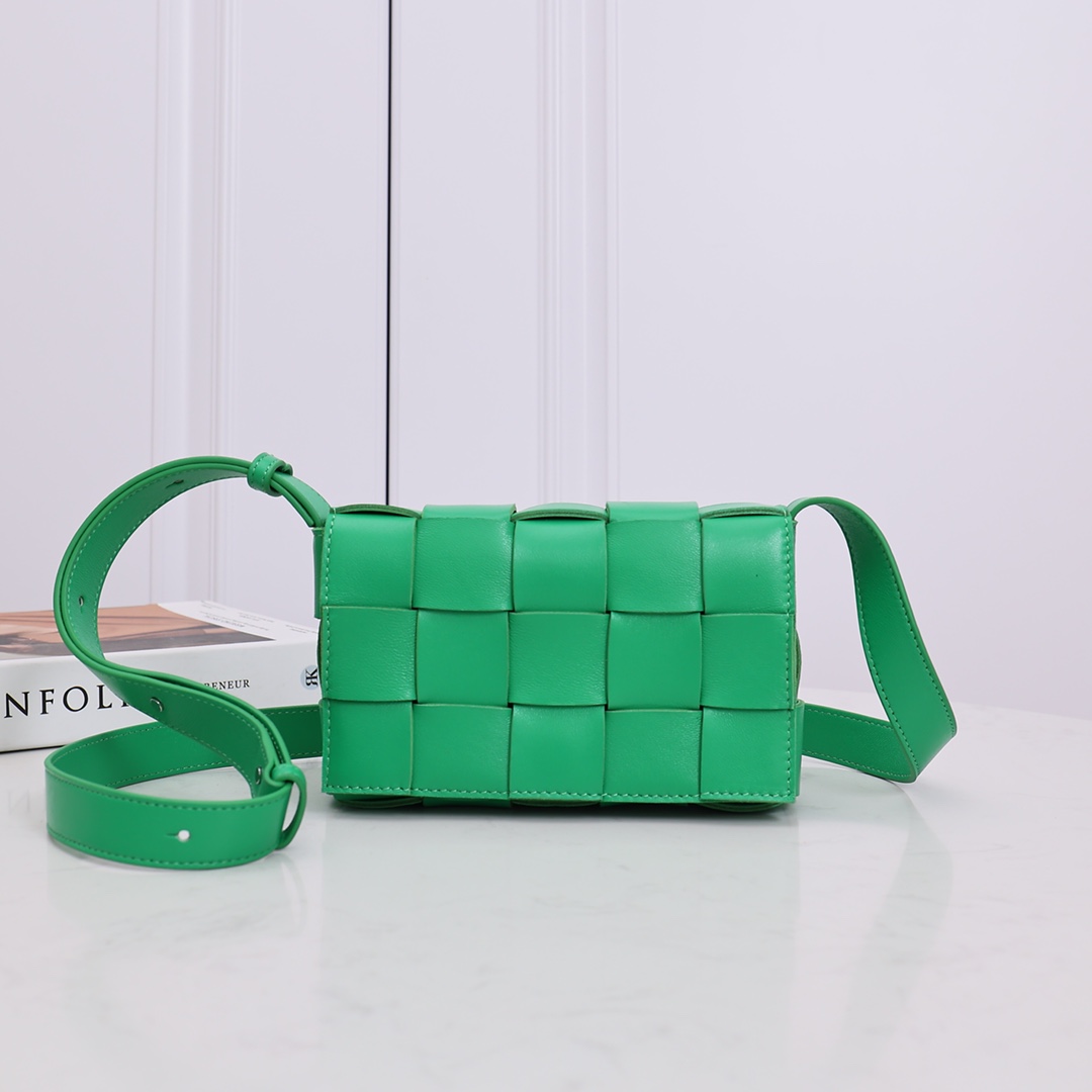 Small Woven Crossbody Bag Clutch Lambskin 19*12*4 cm
