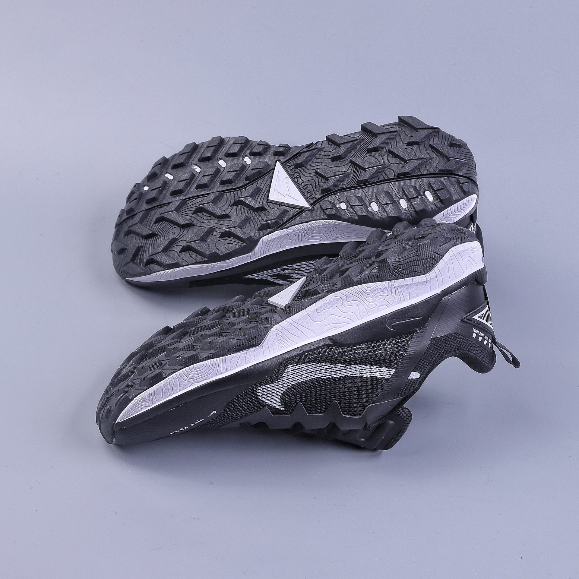 180 Nike Air Zoom Terra Kiger 8 低帮越野跑鞋 DR2689-001