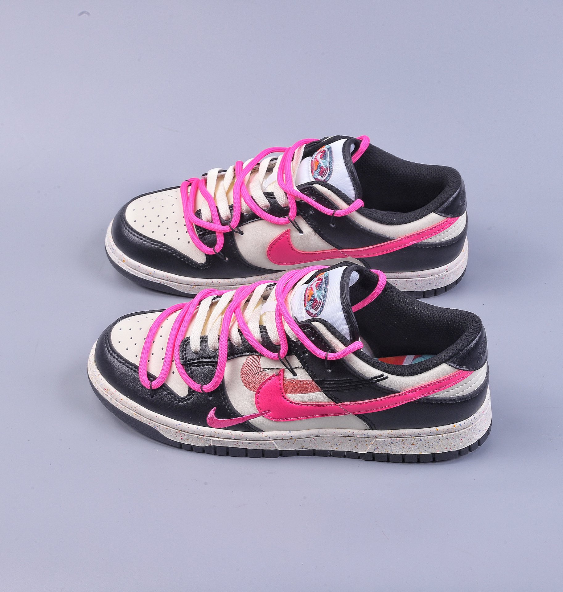 220 Nike SB Dunk Low 活力三钩黑白粉 FD4623-131