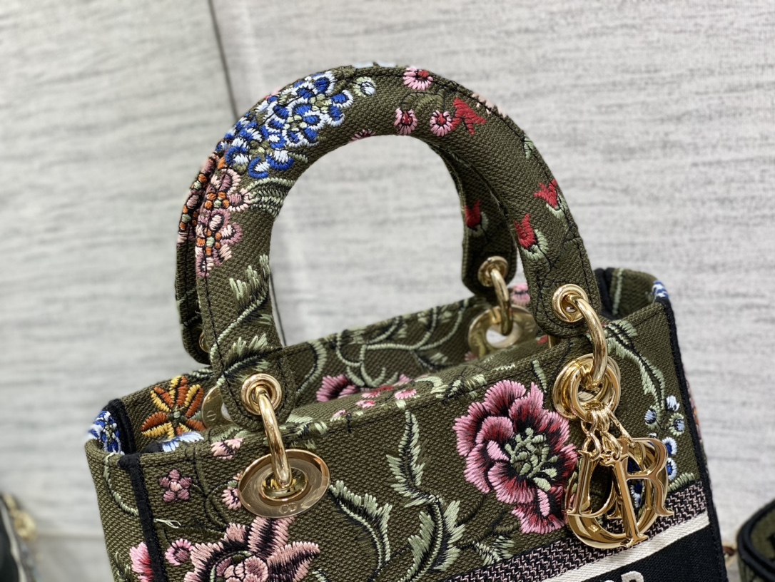 迪奥Dior顶级进口原厂刺绣戴妃包五格绿色繁花现货️Lady刺绣最新秋冬系列法式浪漫元素独特的花卉刺绣精