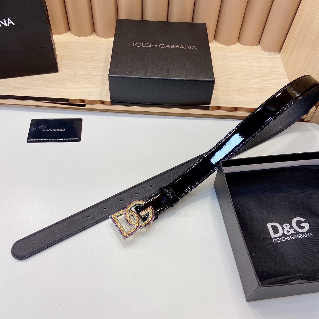 D&G杜嘉班纳亮泽光面小牛皮腰带点缀