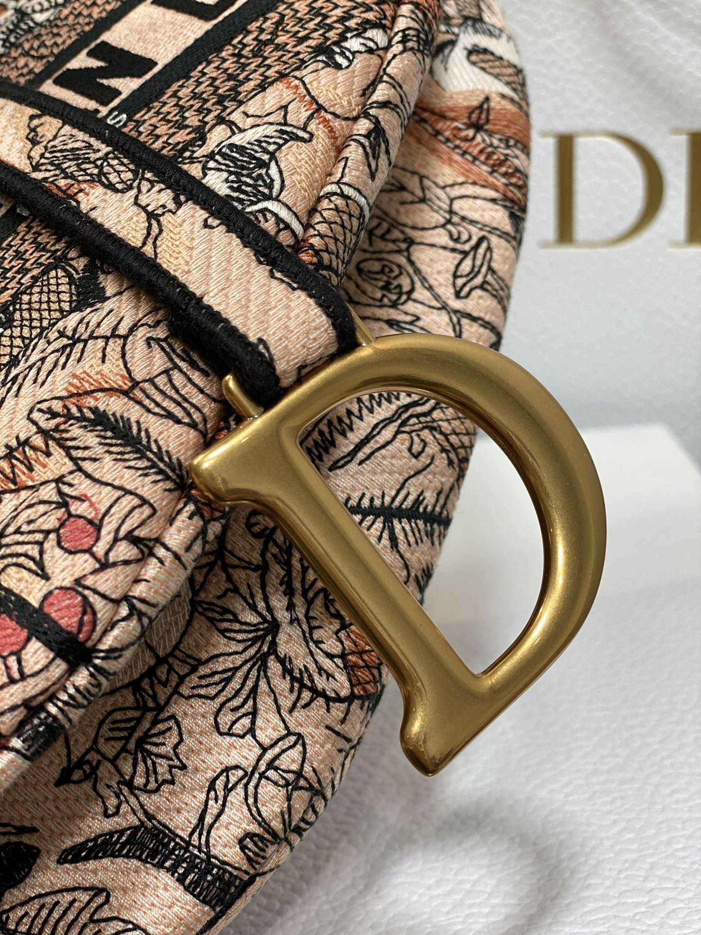 迪奥Dior顶级进口原厂刺绣马鞍包SaddleBag现货️2023限定最新款魔法花园马鞍包时尚是个轮回新