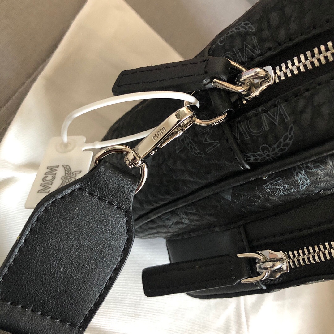 MCM 批300 Visetos Klassik斜挎包