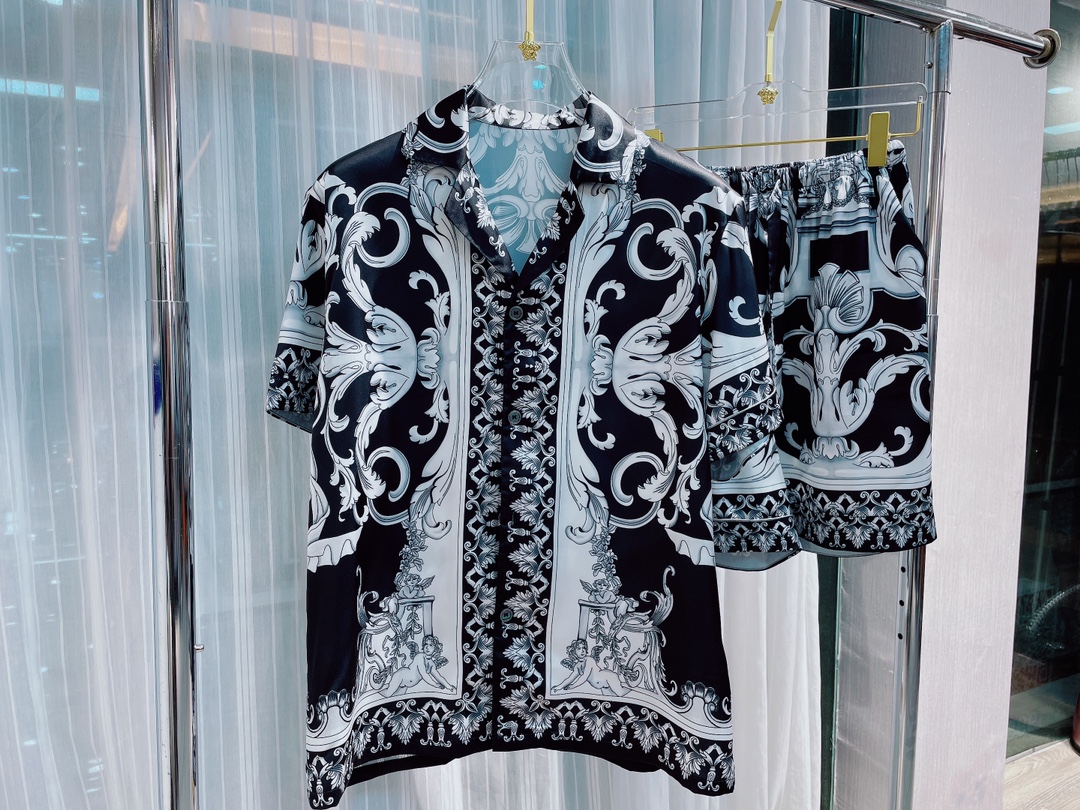 NO:142111,Paijia original new model is available for sale. Short-sleeved shorts couples suit. New model is coming. Real-life photography. Fanfan high-end home clothing suit, same style for men and women, uses high-end Korean silk fabric, comfortable upper body effect, size M-3XL (silk products should not be washed by machine, it is recommended to wash by hand or wash with laundry bag), shorts, T-shirt, real silk, alexander wang19860909派家原创 新款上市 短袖短裤情侣款套装 新款来袭 实物拍摄 范范高端家居服套装,男女同款,采用高定韩国丝面料,上身效果舒适,尺码M—3XL（真丝产品切勿机洗,建议手洗或者洗衣袋洗）,,shorts,T-shirt,real silk,alexander wang,Men's clothing