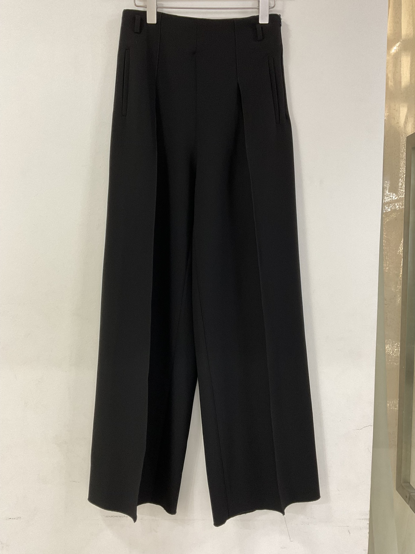 NO:716464,H new floor mopping trousers floor mopping style super nice acetate fabric black 40 /16 pieces,,19860909H新款拖地长裤 拖地款 版型超级好看 醋酸面料 黑色 40 /16件,,,Women's clothing