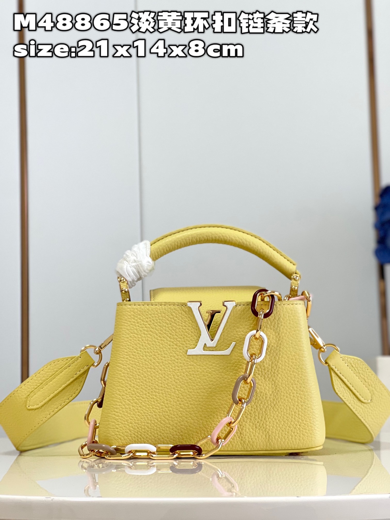 顶级原单M48865淡黄环扣链条款迷你本款Capucines迷你手袋令金属和树脂链环彼此相扣为经典设计增