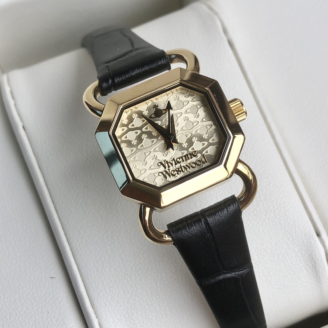Часы Vivienne Westwood
