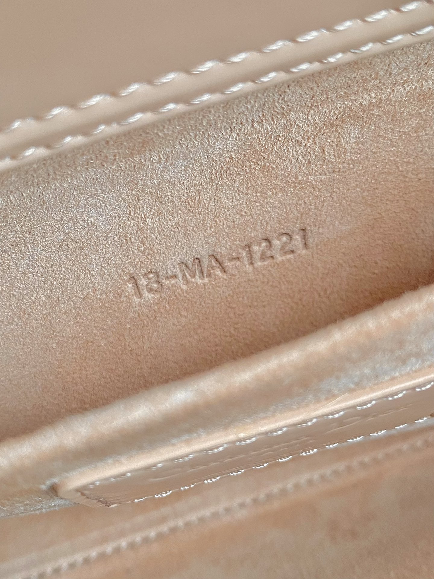 Dior 沙粉中号𝗗-𝗝𝗼𝘆 𝗯𝗮𝗴漆皮款
