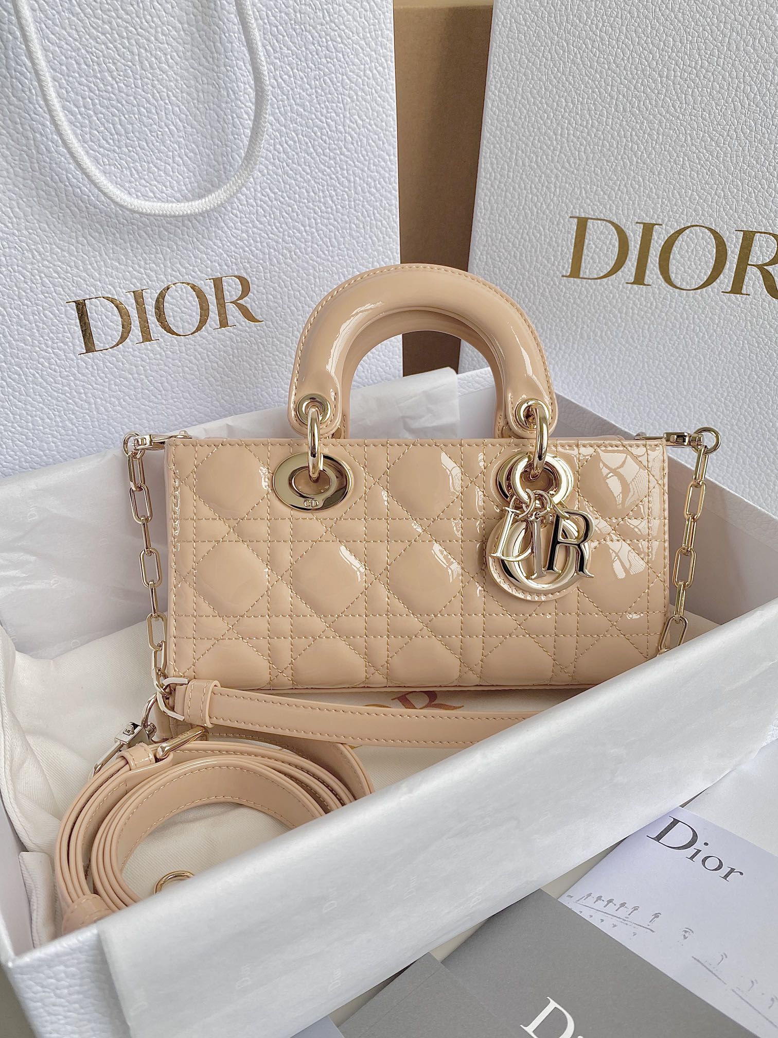 Dior 沙粉小号 𝗗-𝗝𝗼𝘆 𝗯𝗮𝗴漆皮款
