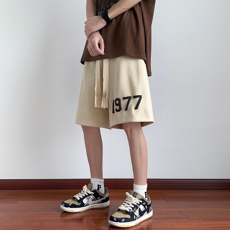 💰95FEAR OF GOD FOG夏季Essential 复线美式高街复古1977系列植绒logo字母鹿皮绒短裤 男女同款独家高品质正确版本,独家原版鹿皮绒绒面料, 专柜同步发行 !各大网红上身 。 上街回头率💯 刷街必备 !!裁剪完美 精致的工艺 无论是做工还是款型都是无可挑剔的 超级上档次的一款裤子 低调不张扬 回头率百分百 情侣同款,店主自留款。
颜色:黑色 杏色
尺码:M-XXXL
腰围 臀围 裤长
M 68 112 53
L 70 116 54
XL 72 120 55
XXL 74 124 56
XXXL 76 128 57