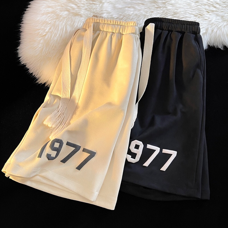 💰95FEAR OF GOD FOG夏季Essential 复线美式高街复古1977系列植绒logo字母鹿皮绒短裤 男女同款独家高品质正确版本,独家原版鹿皮绒绒面料, 专柜同步发行 !各大网红上身 。 上街回头率💯 刷街必备 !!裁剪完美 精致的工艺 无论是做工还是款型都是无可挑剔的 超级上档次的一款裤子 低调不张扬 回头率百分百 情侣同款,店主自留款。
颜色:黑色 杏色
尺码:M-XXXL
腰围 臀围 裤长
M 68 112 53
L 70 116 54
XL 72 120 55
XXL 74 124 56
XXXL 76 128 57