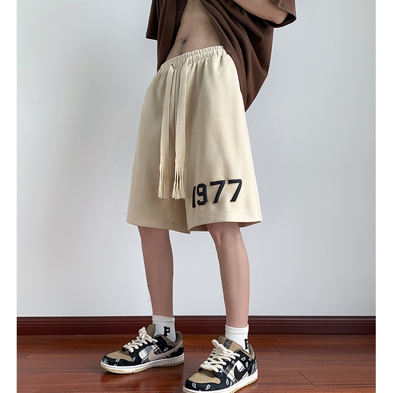 💰95FEAR OF GOD FOG夏季Essential 复线美式高街复古1977系列植绒logo字母鹿皮绒短裤 男女同款独家高品质正确版本,独家原版鹿皮绒绒面料, 专柜同步发行 !各大网红上身 。 上街回头率💯 刷街必备 !!裁剪完美 精致的工艺 无论是做工还是款型都是无可挑剔的 超级上档次的一款裤子 低调不张扬 回头率百分百 情侣同款,店主自留款。
颜色:黑色 杏色
尺码:M-XXXL
腰围 臀围 裤长
M 68 112 53
L 70 116 54
XL 72 120 55
XXL 74 124 56
XXXL 76 128 57