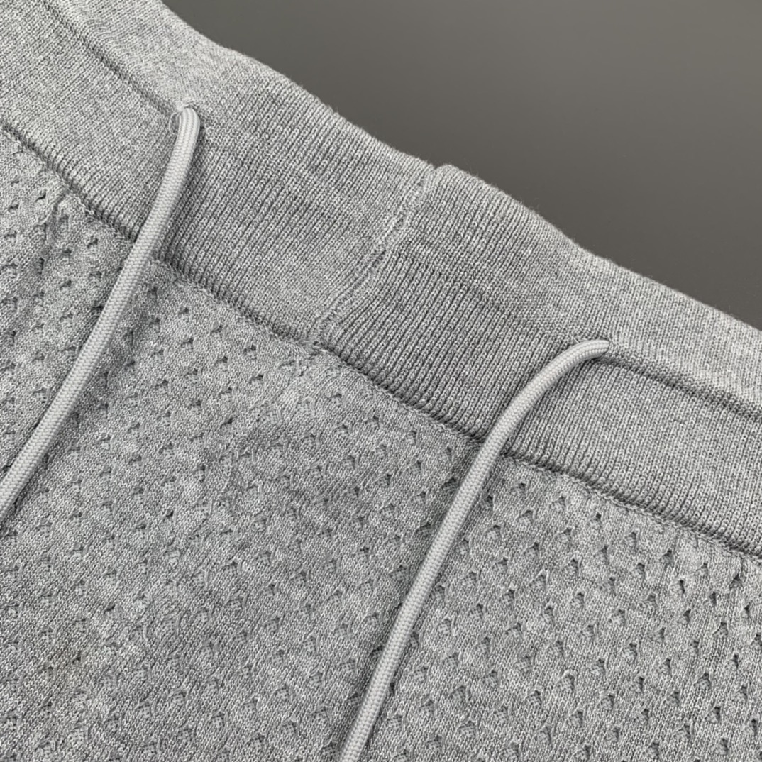 TOM BROWN 2024 Spring & Summer Collection: Classic Tweed Shorts in Cotton Knit. - 图片 3