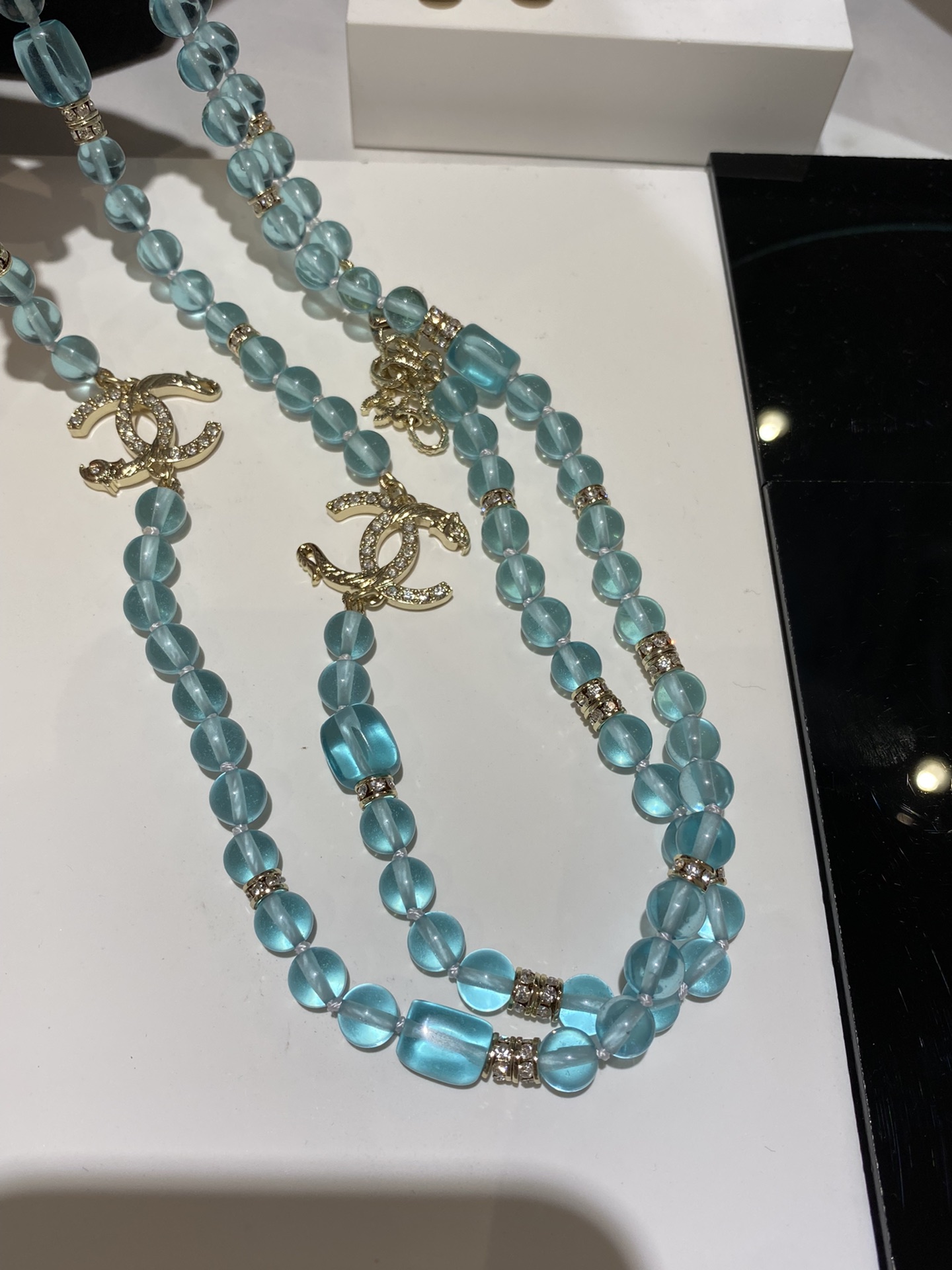 Chanel 香蓝色琉璃珠双c长毛衣链