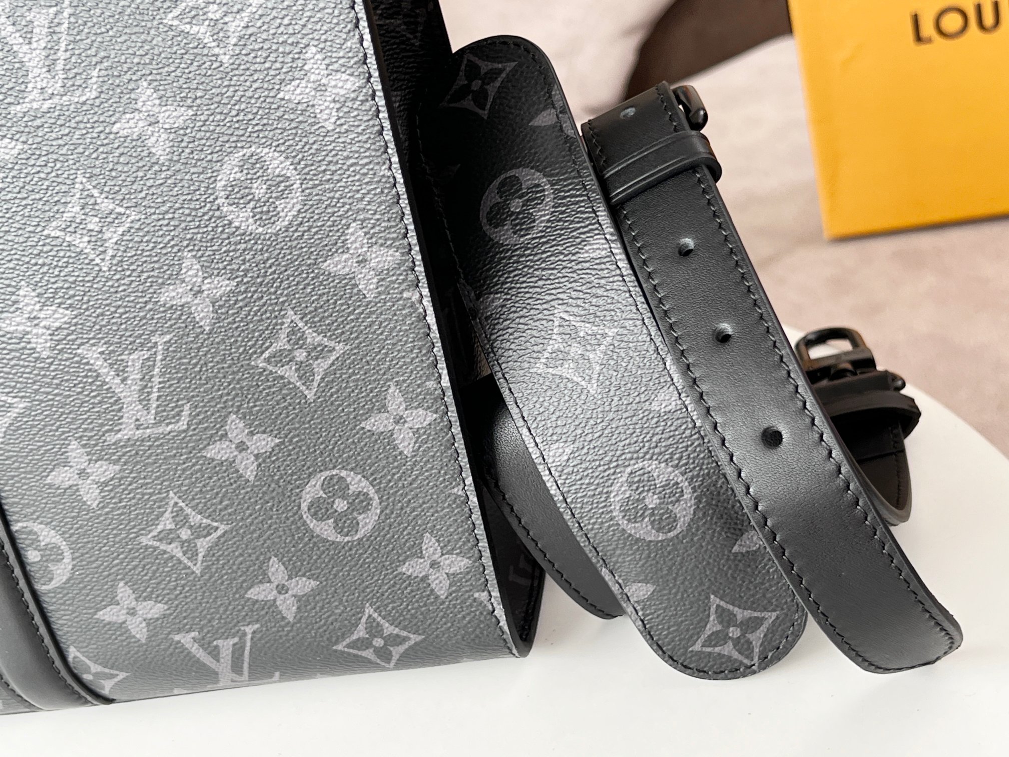 NO:212834,Original order [SAC LAT HORIZONTAL ZI briefcase] M45265 Black flower Sac lat Horizontal Zié briefcase more details...,LV [top original order],louis vuitton19860909原单【SAC LAT HORIZONTAL ZI 公文包】M45265 黑花Sac lat Horizontal Zié 公文包更多细节……,LV【顶级原单】,louis vuitton,Bag