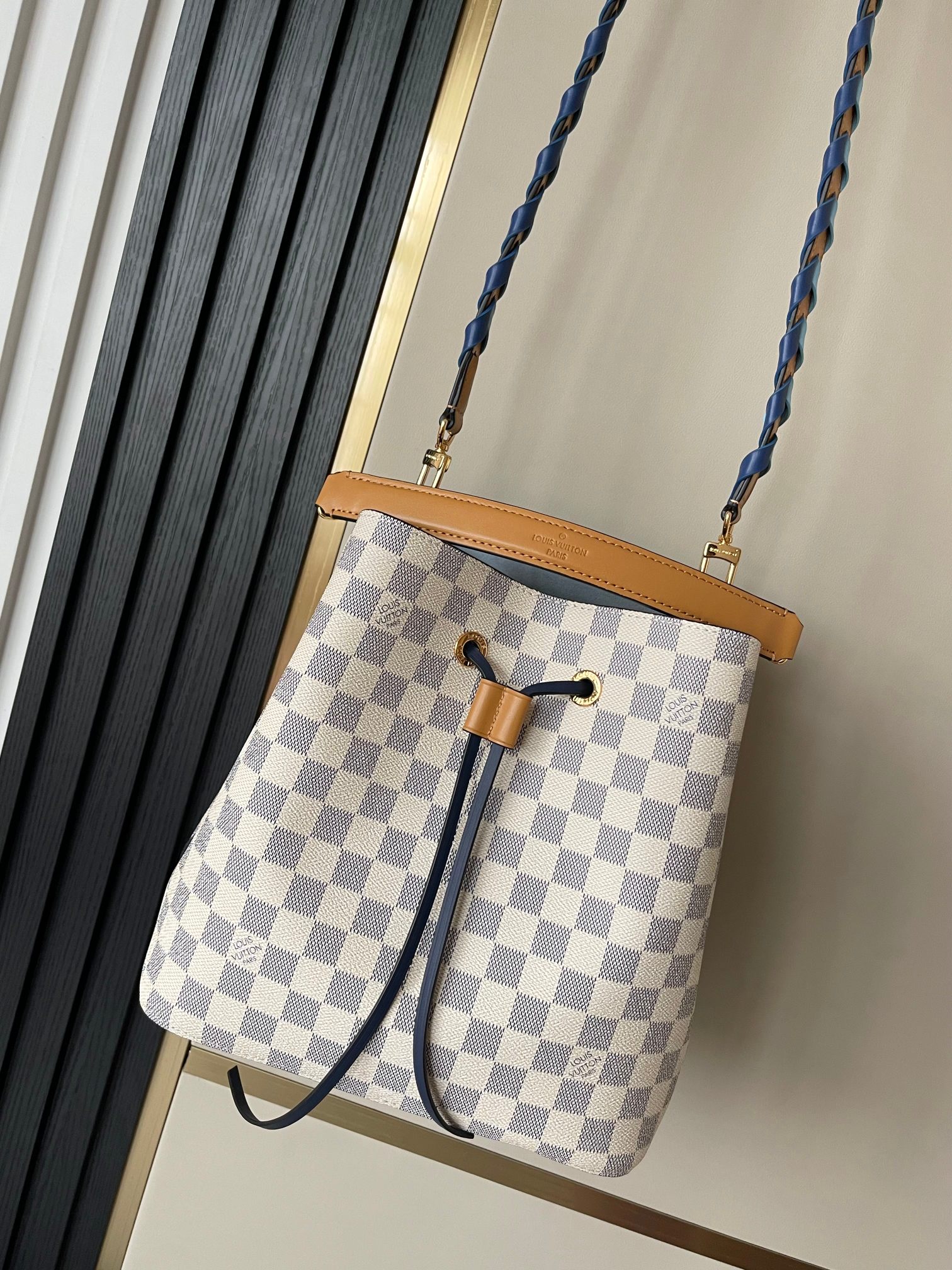 N50042 Serie de bolsos tipo cubo a cuadros blancos