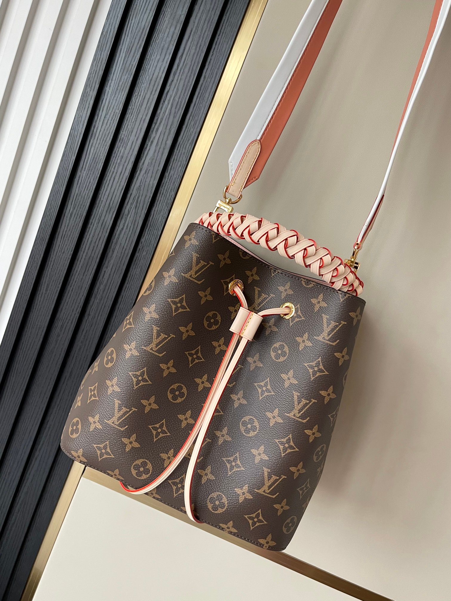 Serie de bolsos tipo cubo para presbicia M45577