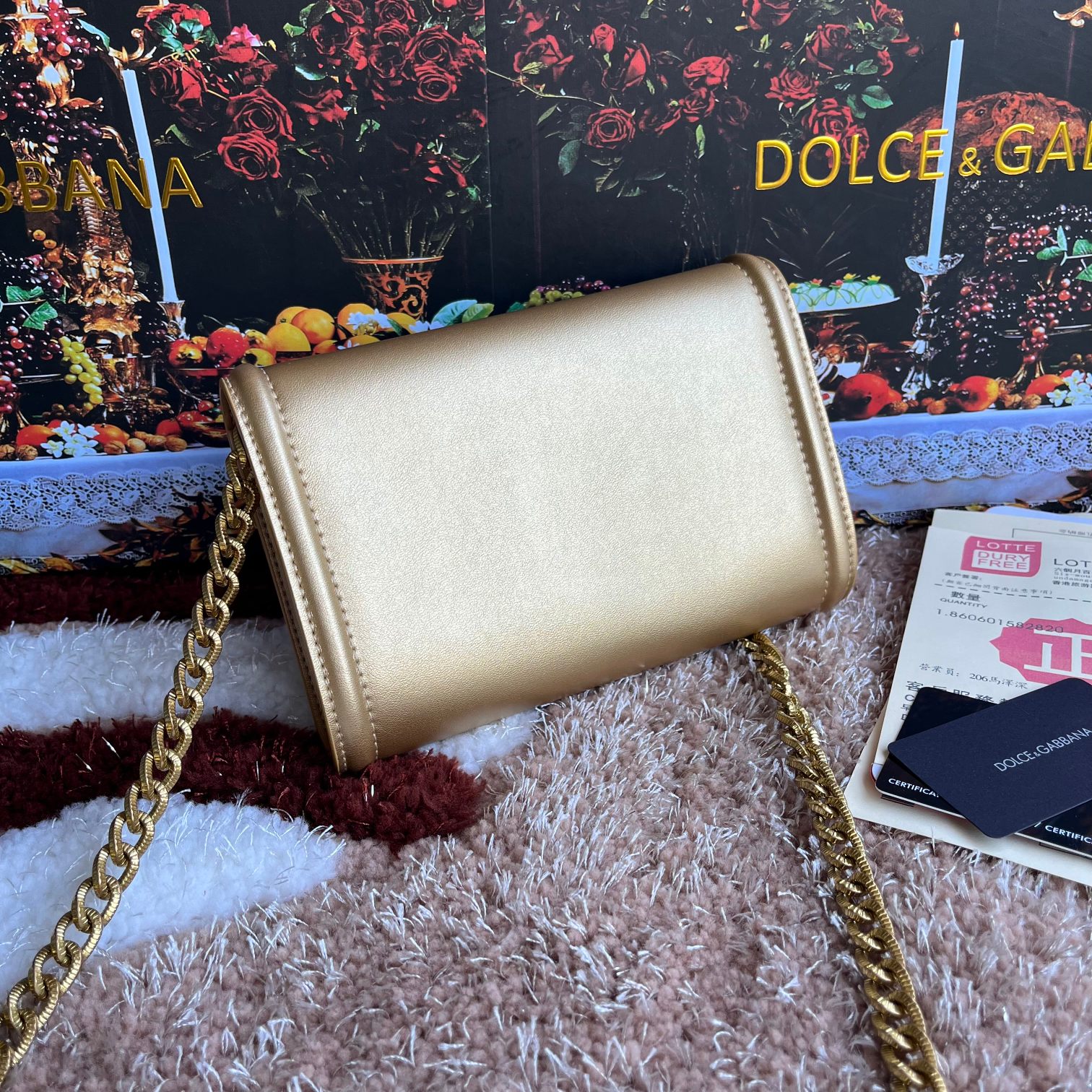 原单Dolce&Gabbana海外代购专用品款号5512️双用斜挎手拿包简单时尚为主采用进口牛皮原材料蝴
