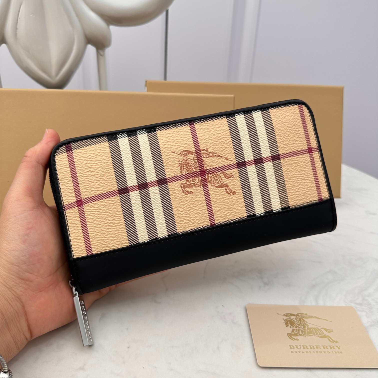 Burberry AAA+
 Wallet 1:1 Clone
 Black Cowhide Fashion