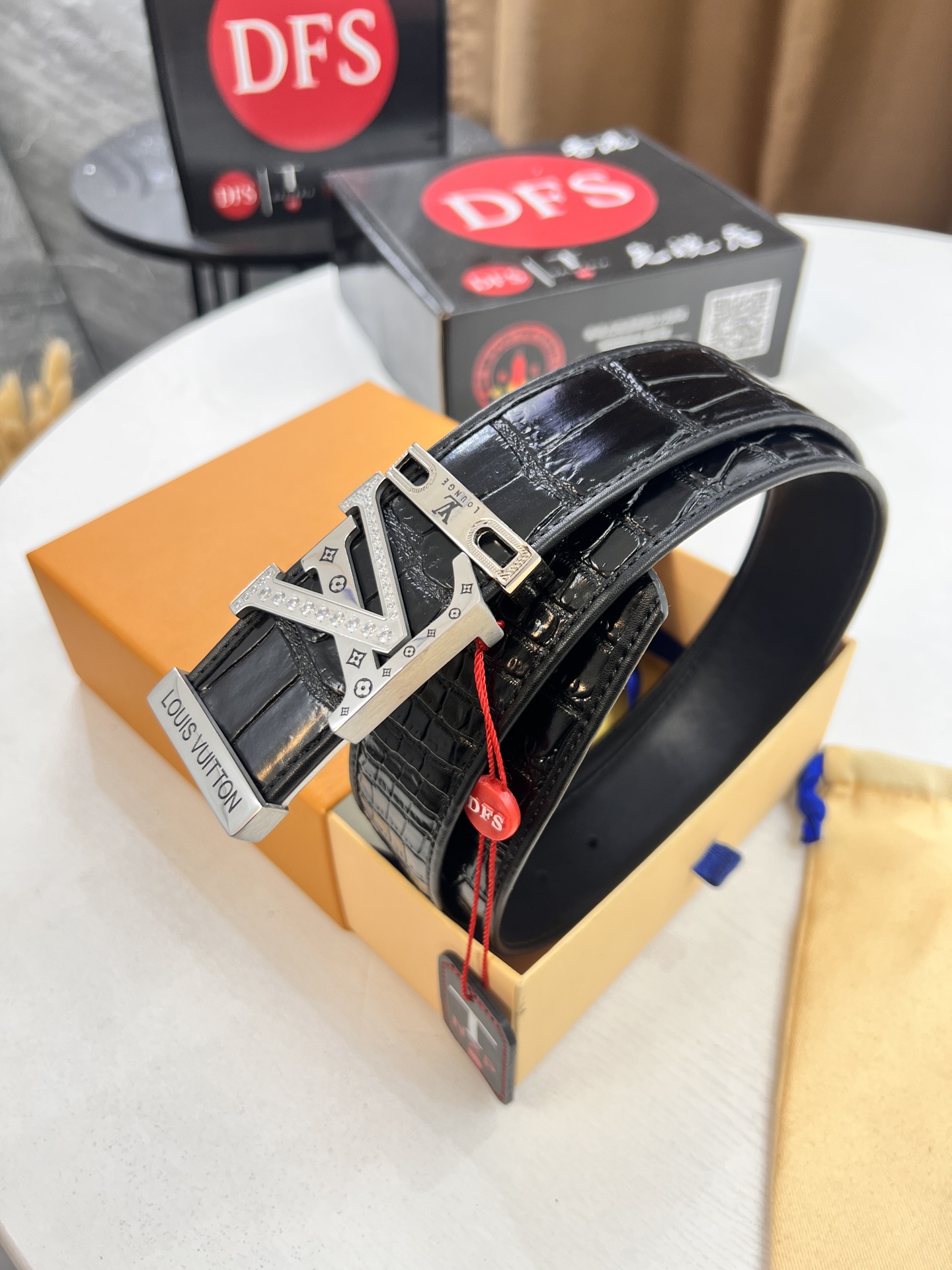 路易威登LV zp同步 法国进口鳄鱼纹头层y面料 新品在售 原厂皮低 顶级免税代购级别