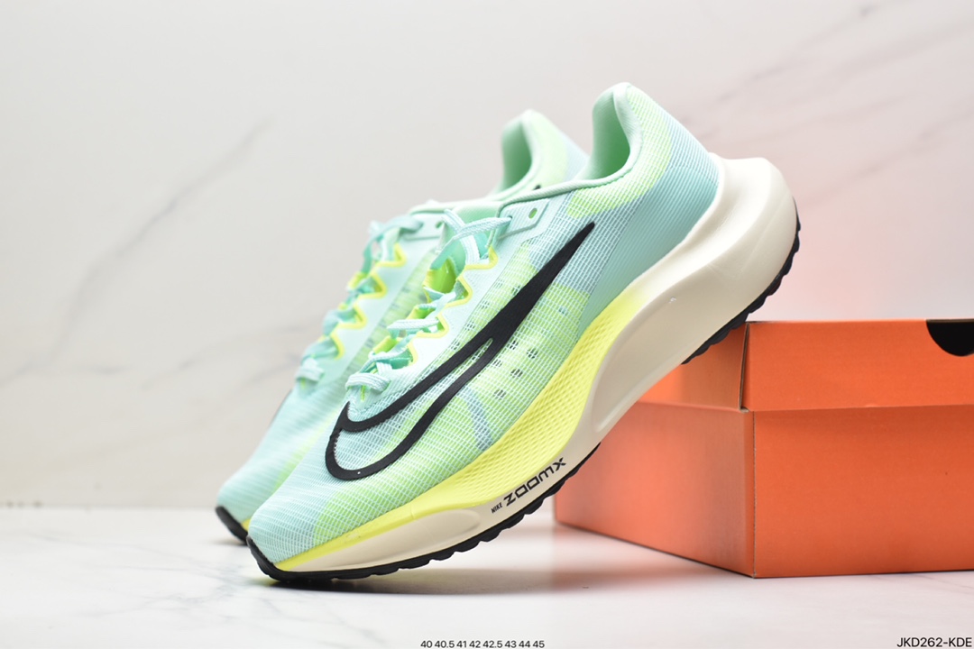 160 Nike Zoom Fly 5超轻跑步鞋 REACT 泡棉搭配碳纤维板DM8968-300