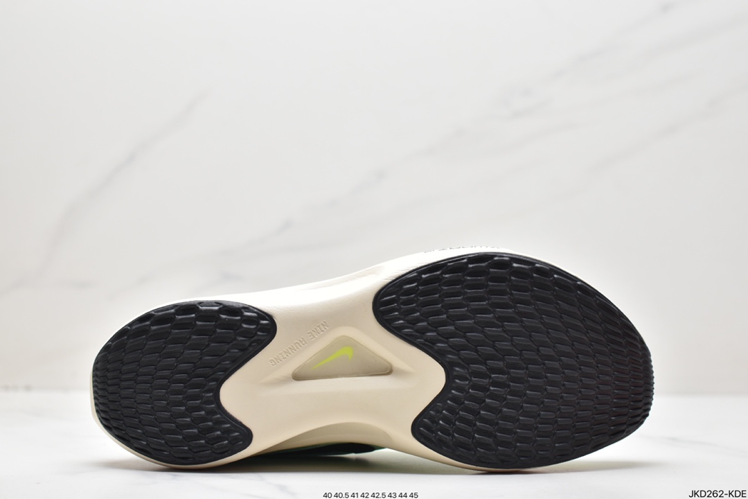 160 Nike Zoom Fly 5超轻跑步鞋 REACT 泡棉搭配碳纤维板DM8968-300