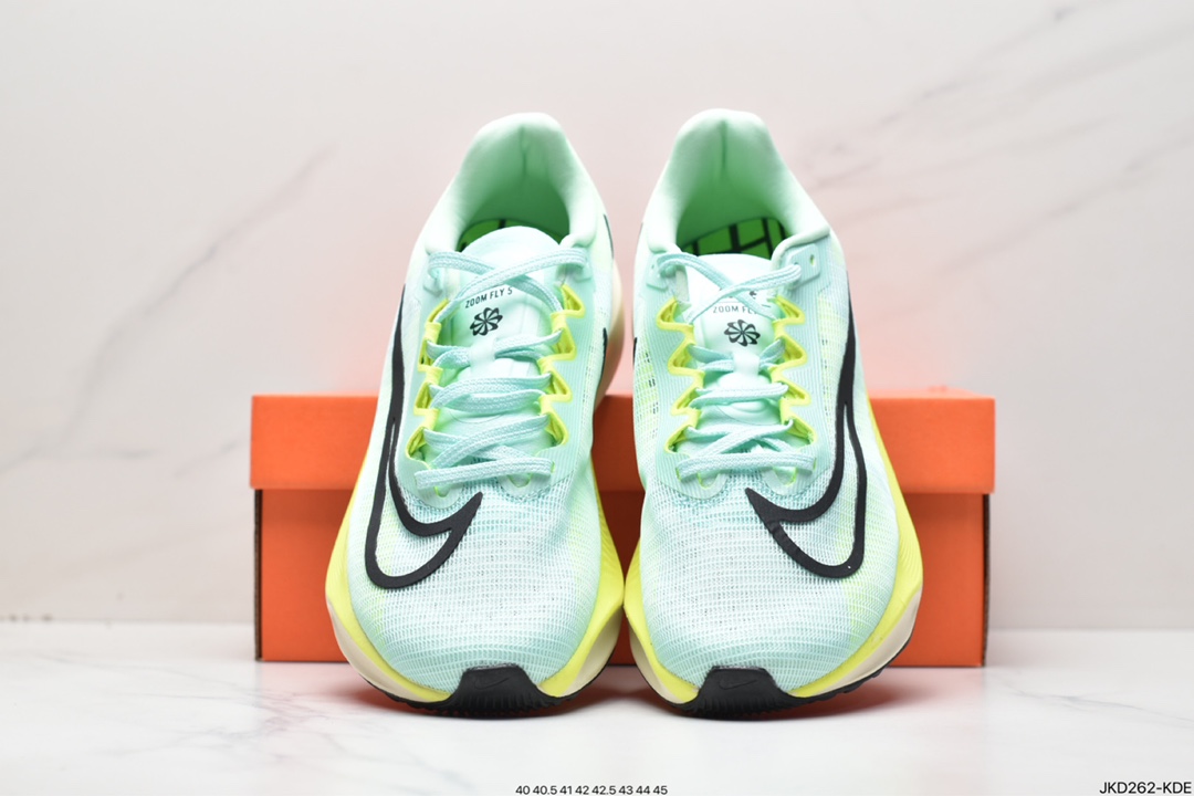 160 Nike Zoom Fly 5超轻跑步鞋 REACT 泡棉搭配碳纤维板DM8968-300