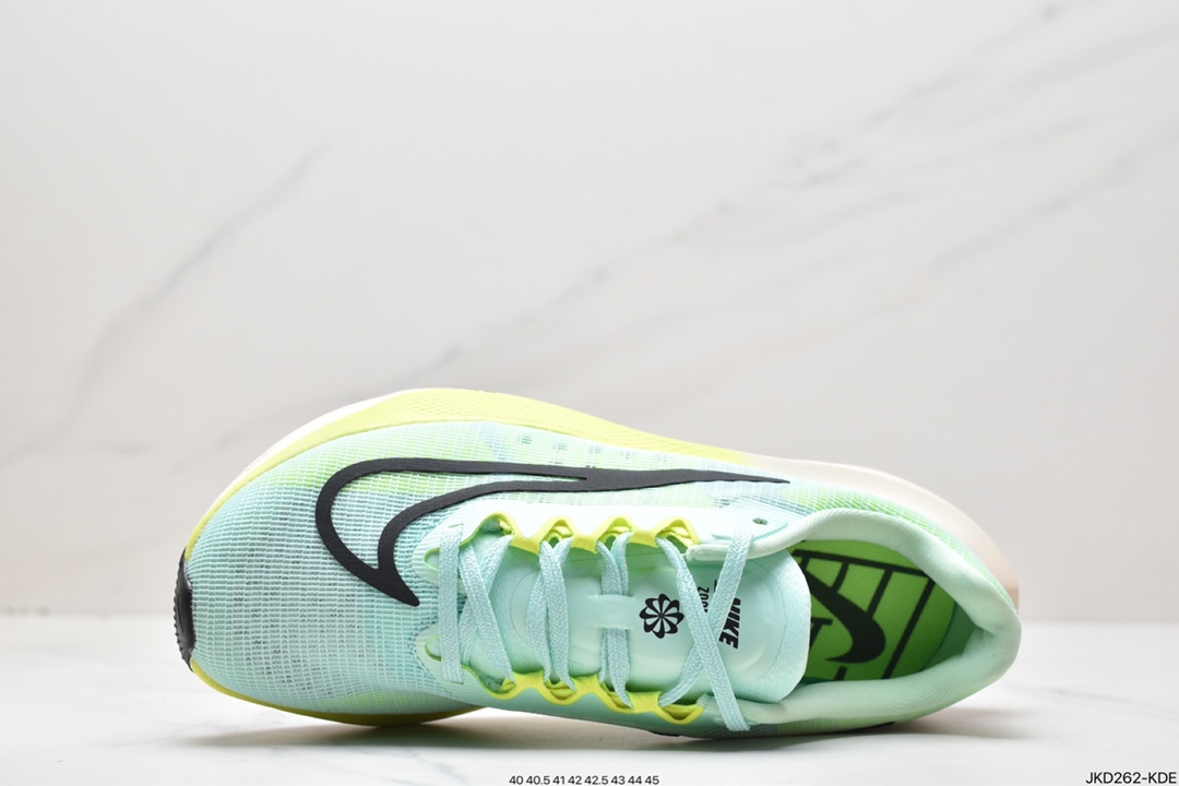 160 Nike Zoom Fly 5超轻跑步鞋 REACT 泡棉搭配碳纤维板DM8968-300