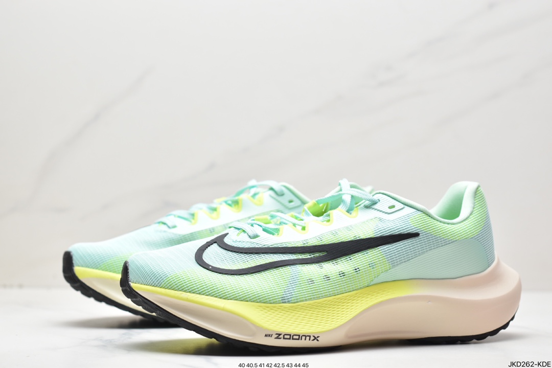 160 Nike Zoom Fly 5超轻跑步鞋 REACT 泡棉搭配碳纤维板DM8968-300