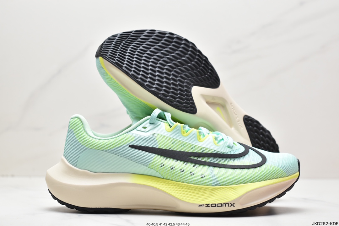 160 Nike Zoom Fly 5超轻跑步鞋 REACT 泡棉搭配碳纤维板DM8968-300